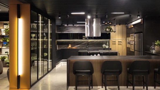 A harmonia entre ilha, bancadas e eletrodomésticos precisa fazer sentido para o seu dia a dia.